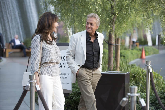 《賭城大丈夫》調侃麥克道格拉斯老牛吃嫩草！